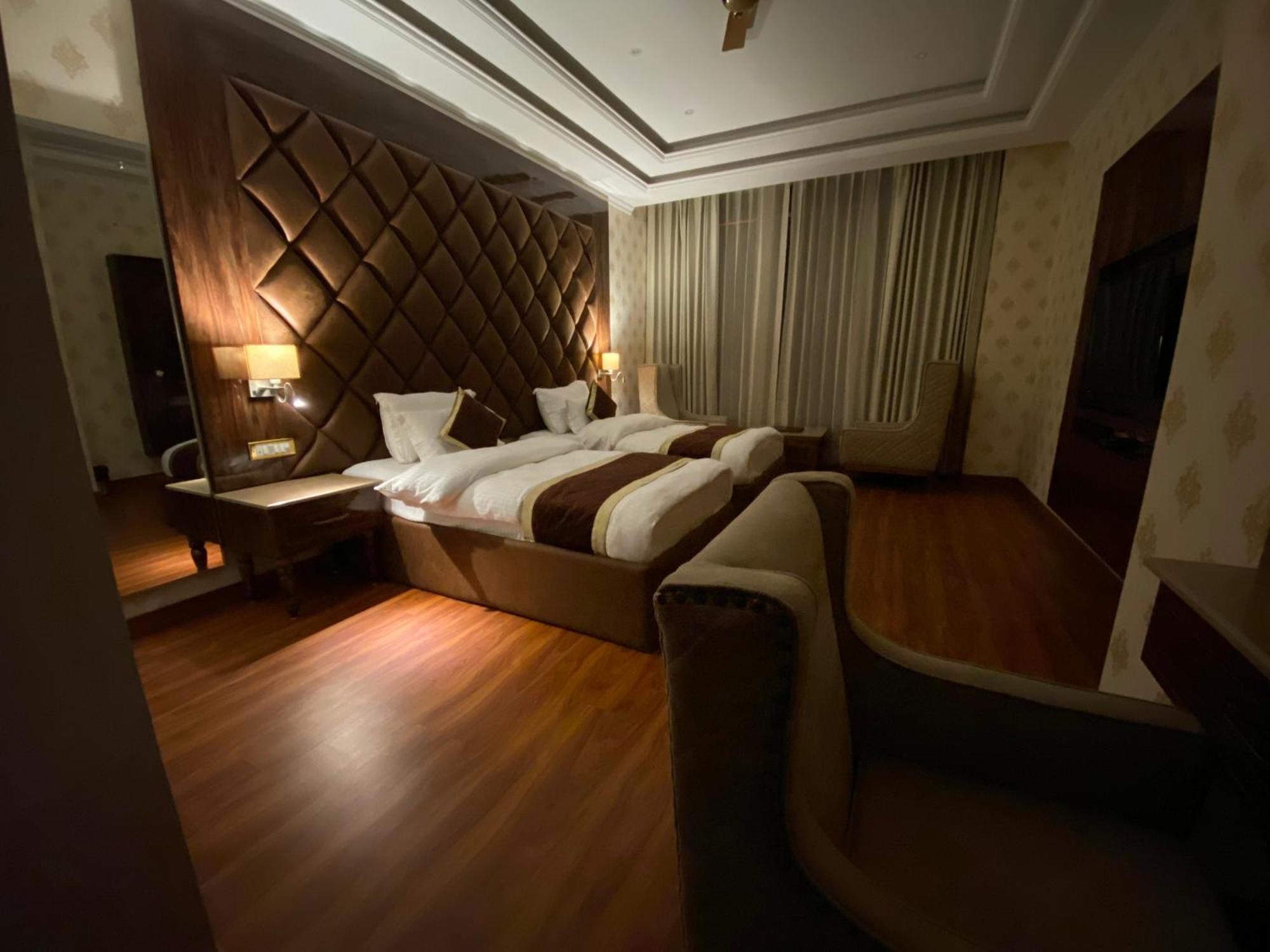 Grand Him Queen Ac Centralized Dharamshala Dış mekan fotoğraf