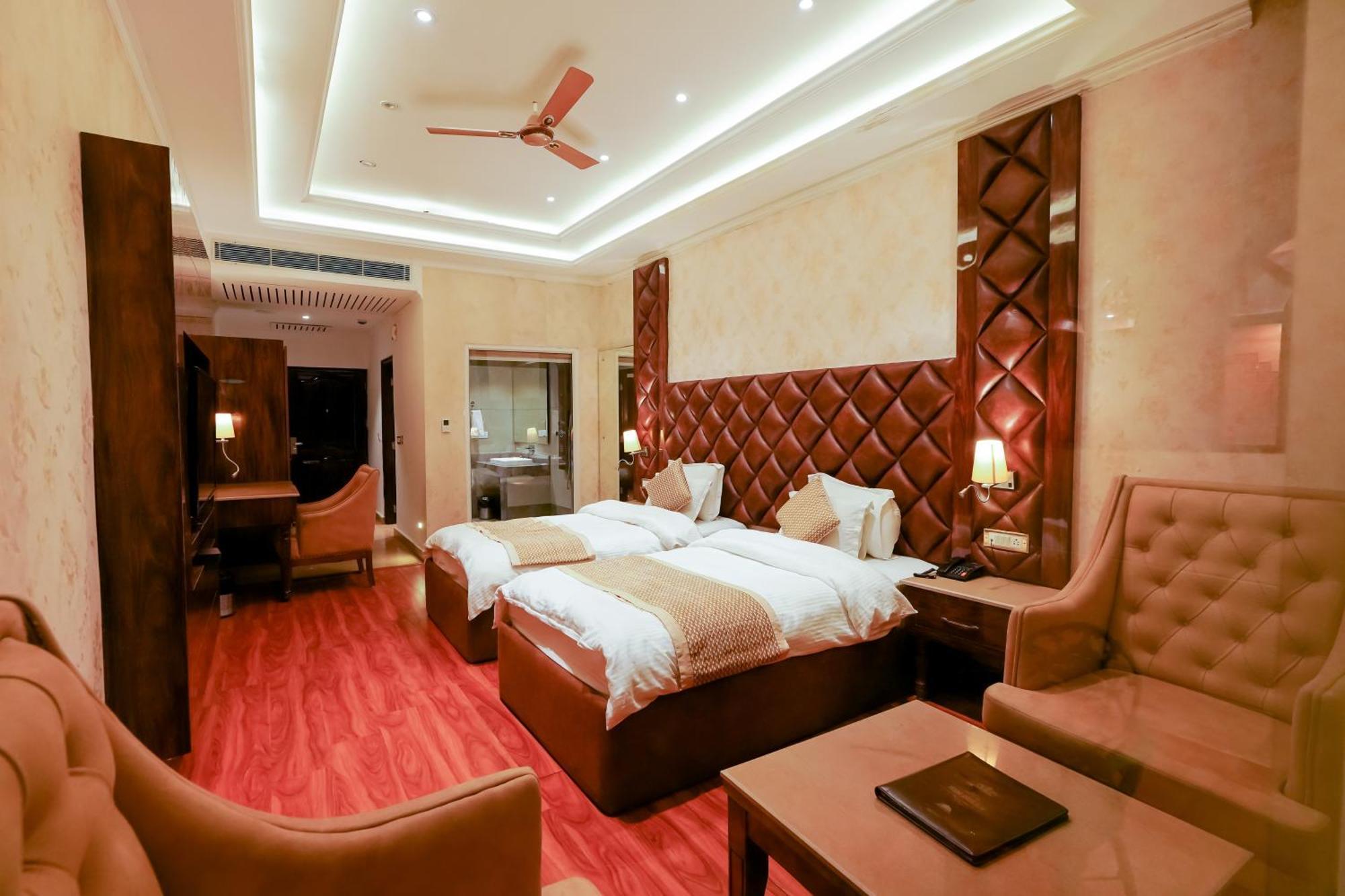 Grand Him Queen Ac Centralized Dharamshala Dış mekan fotoğraf