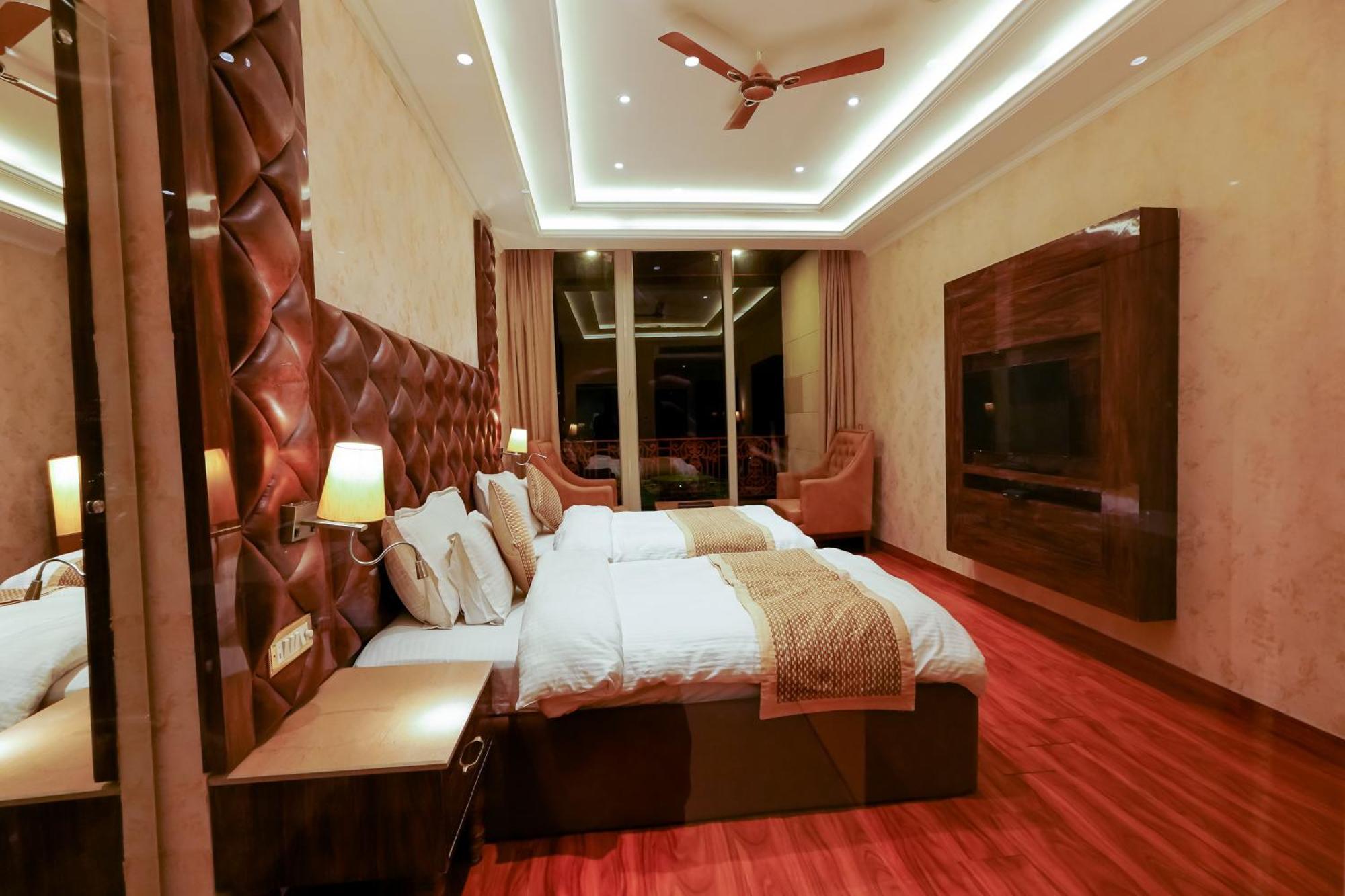 Grand Him Queen Ac Centralized Dharamshala Dış mekan fotoğraf