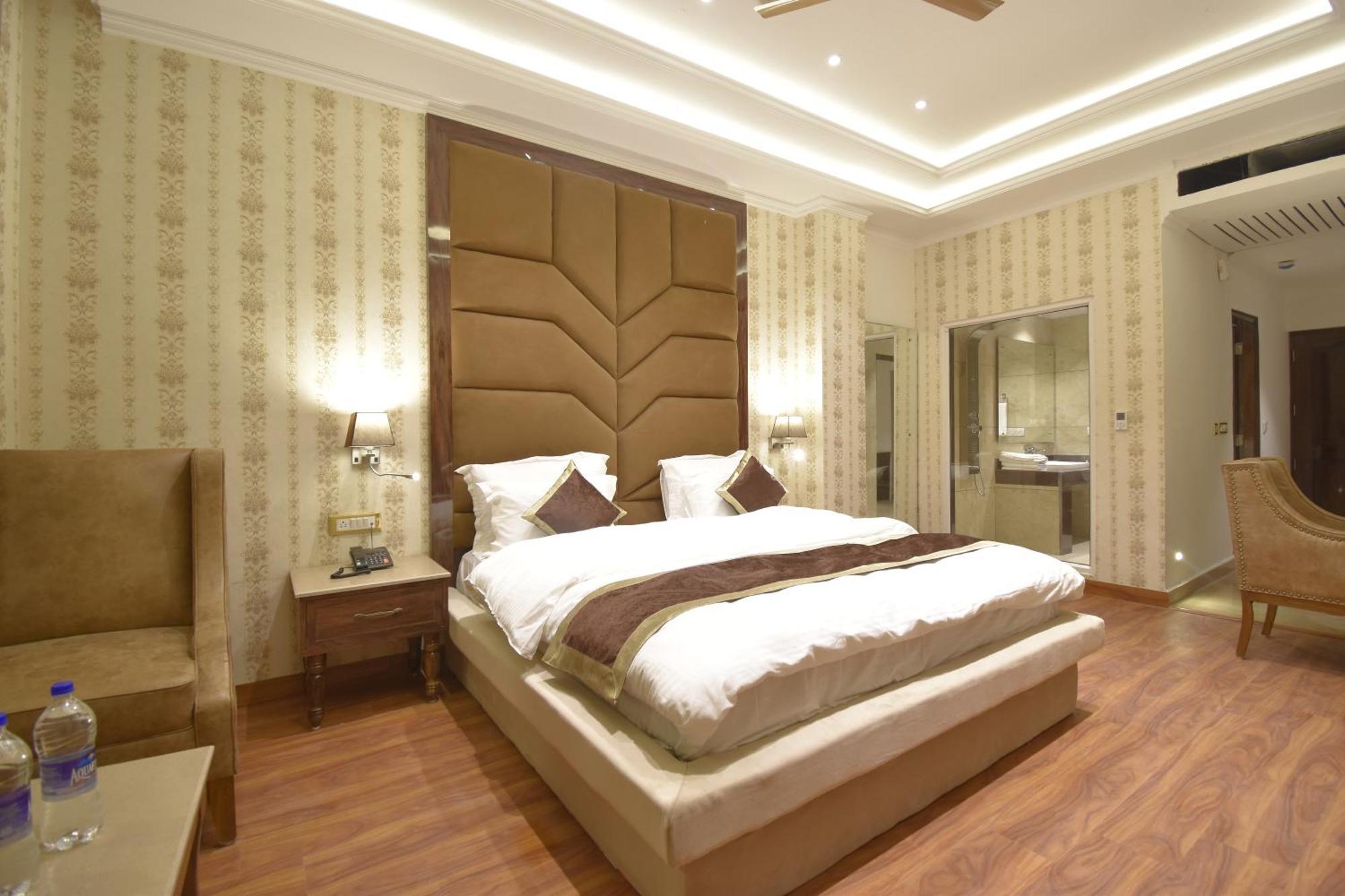 Grand Him Queen Ac Centralized Dharamshala Dış mekan fotoğraf