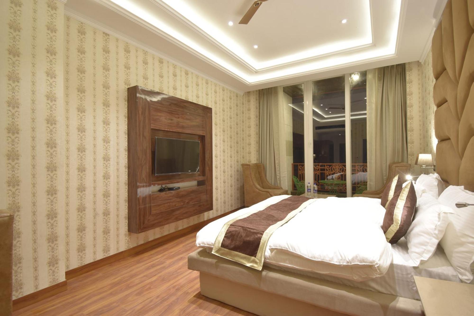 Grand Him Queen Ac Centralized Dharamshala Dış mekan fotoğraf