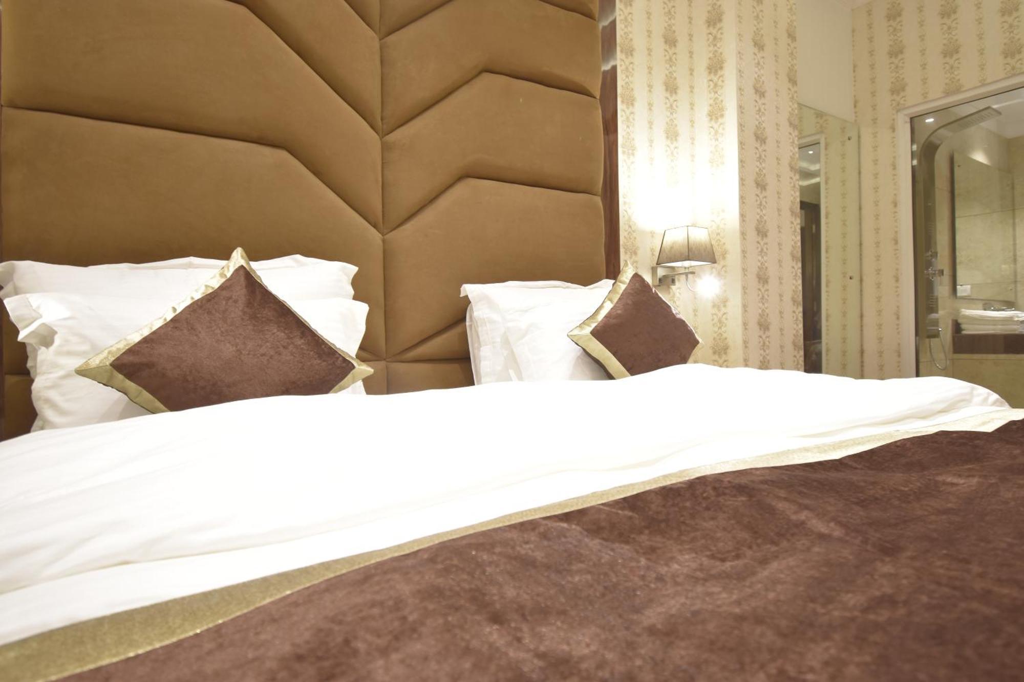 Grand Him Queen Ac Centralized Dharamshala Dış mekan fotoğraf