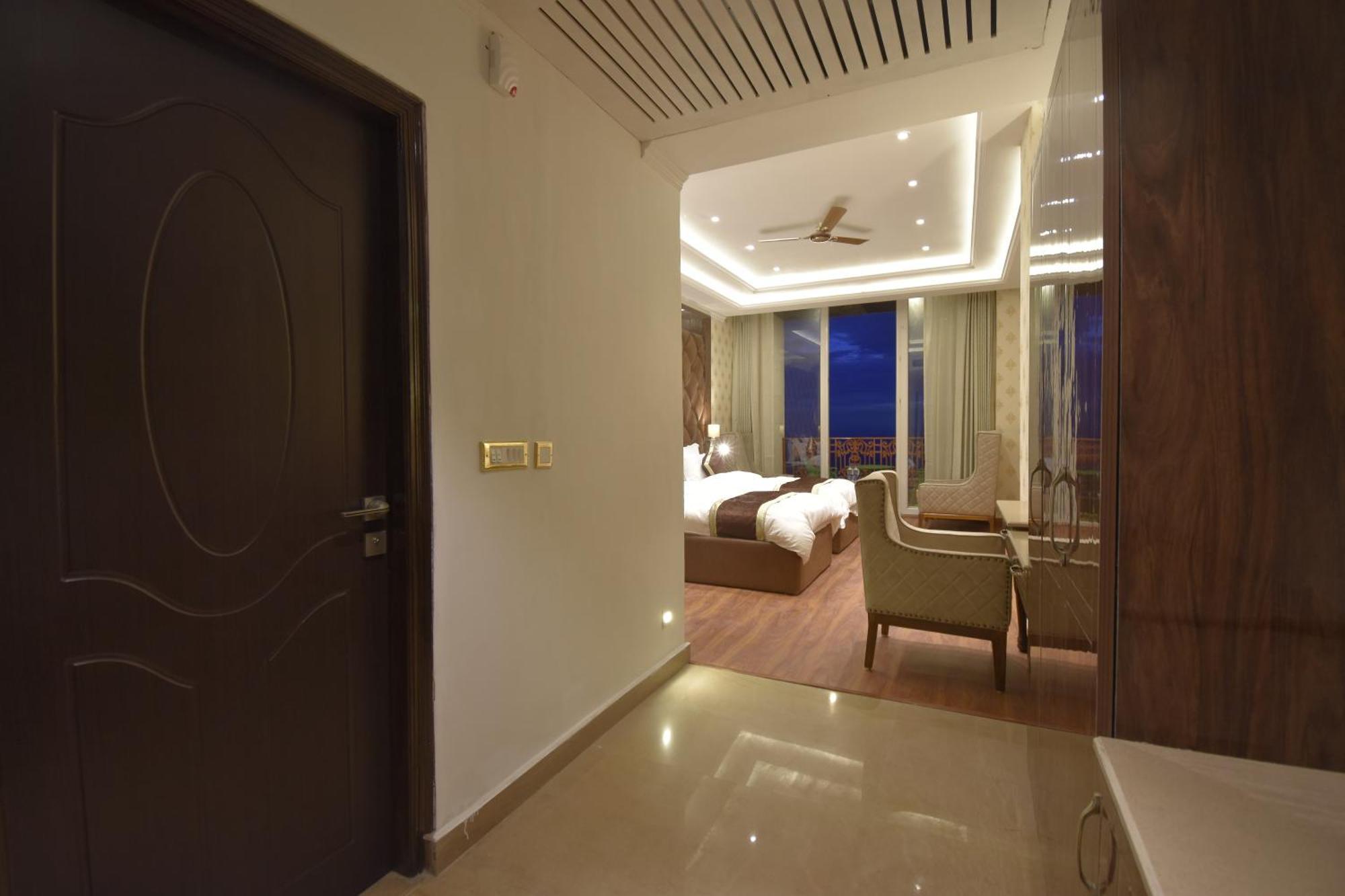Grand Him Queen Ac Centralized Dharamshala Dış mekan fotoğraf