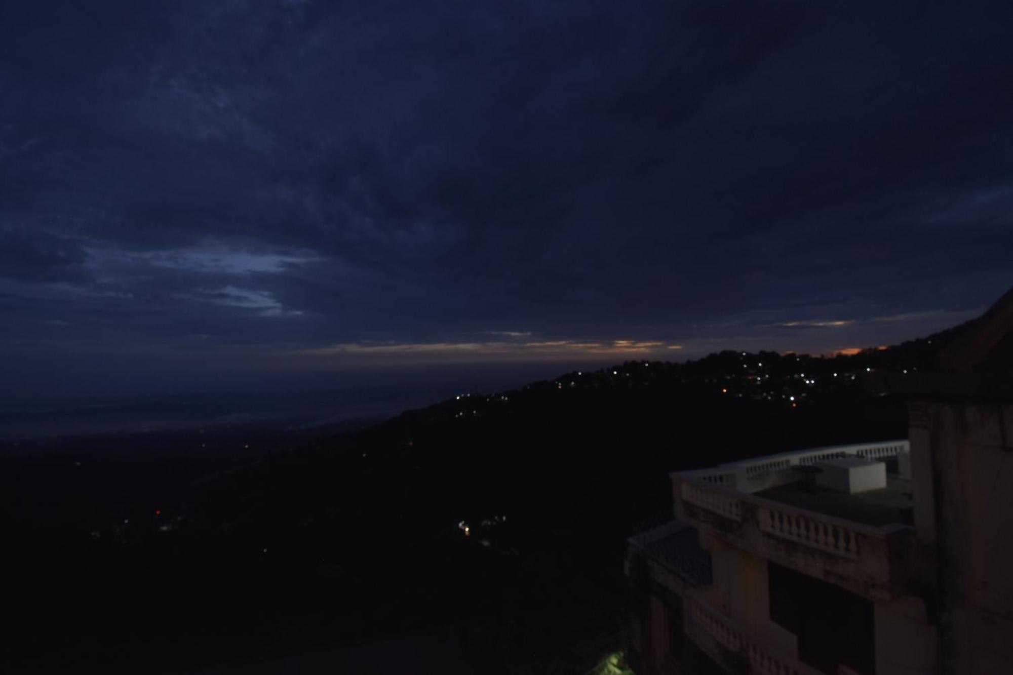 Grand Him Queen Ac Centralized Dharamshala Dış mekan fotoğraf