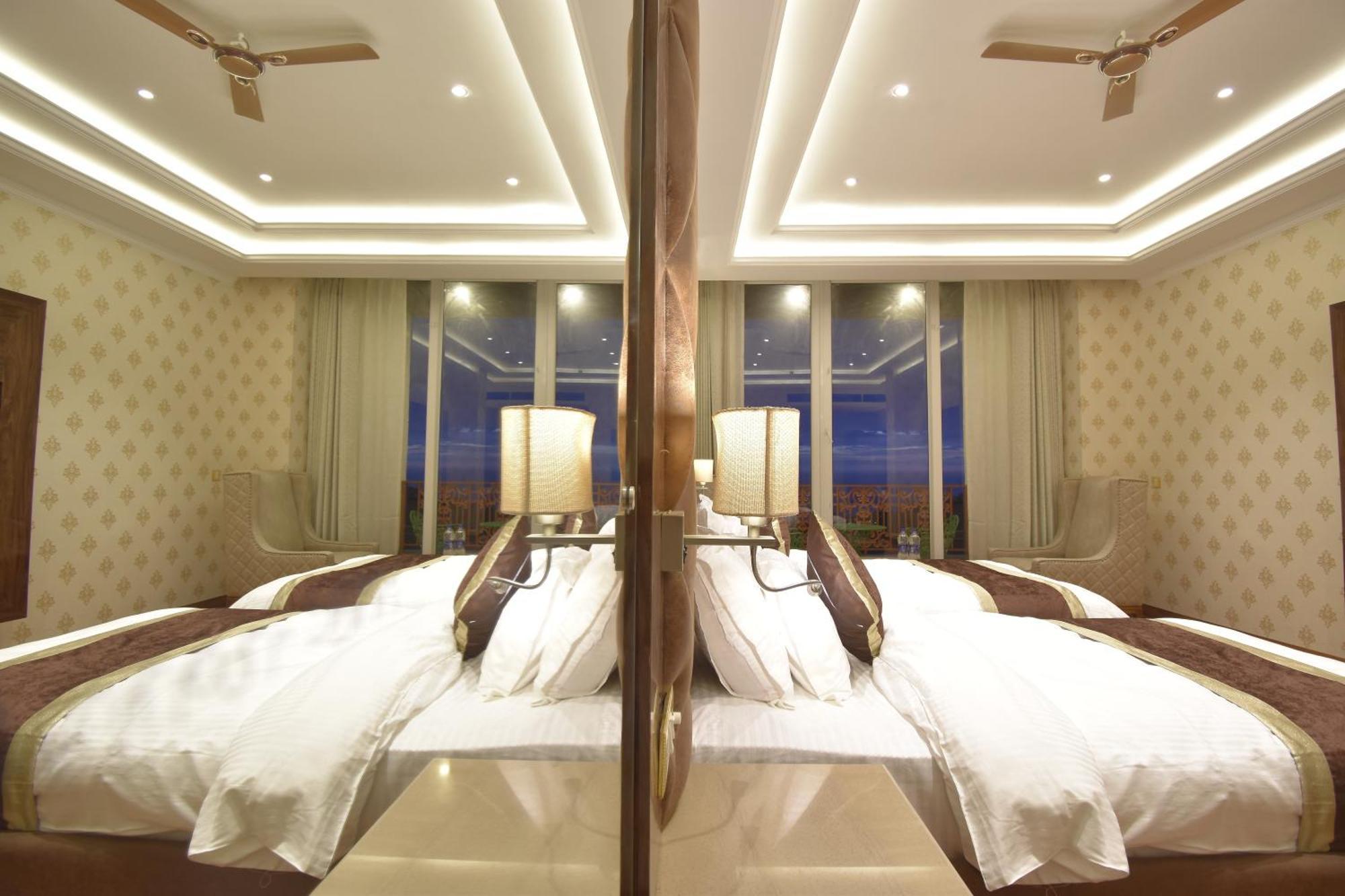 Grand Him Queen Ac Centralized Dharamshala Dış mekan fotoğraf
