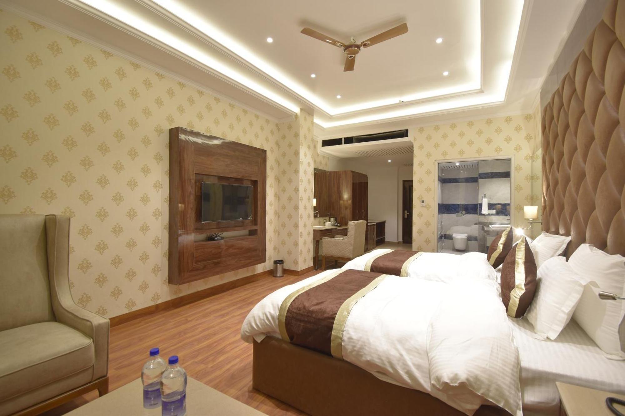 Grand Him Queen Ac Centralized Dharamshala Dış mekan fotoğraf