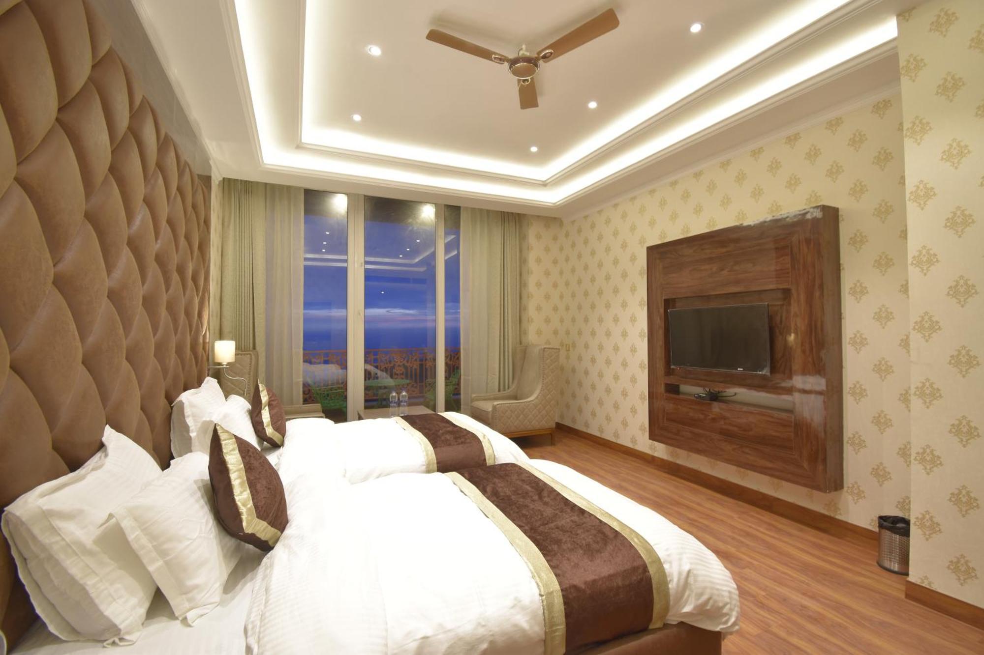 Grand Him Queen Ac Centralized Dharamshala Dış mekan fotoğraf