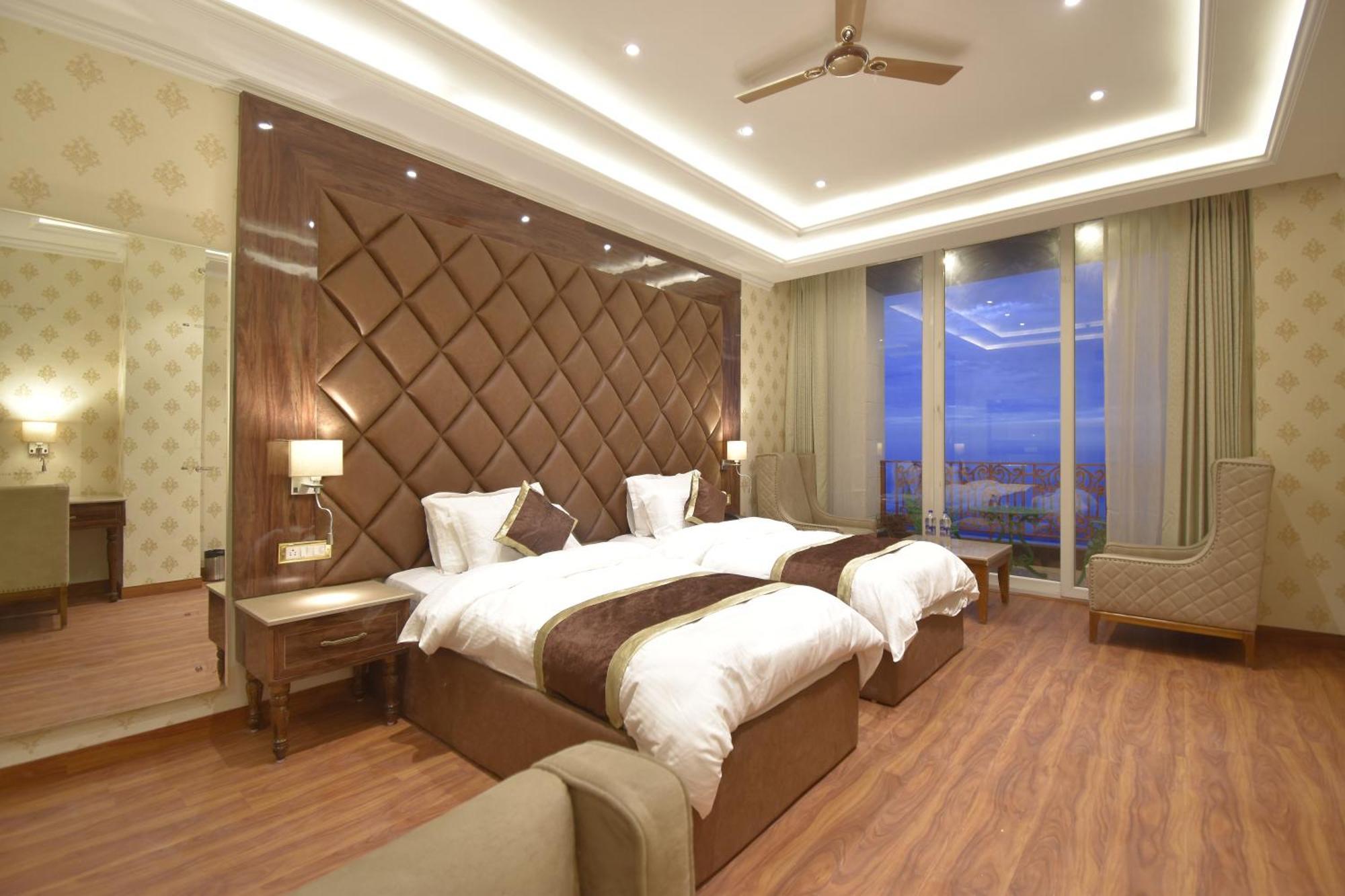 Grand Him Queen Ac Centralized Dharamshala Dış mekan fotoğraf